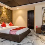 Capital O 14448 Hotel Sapphire Star