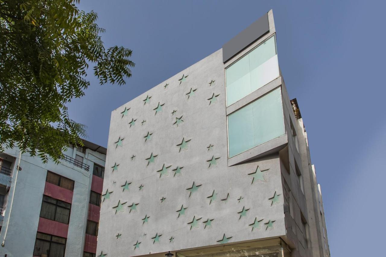 Capital O 14448 Sapphire Star Hotel