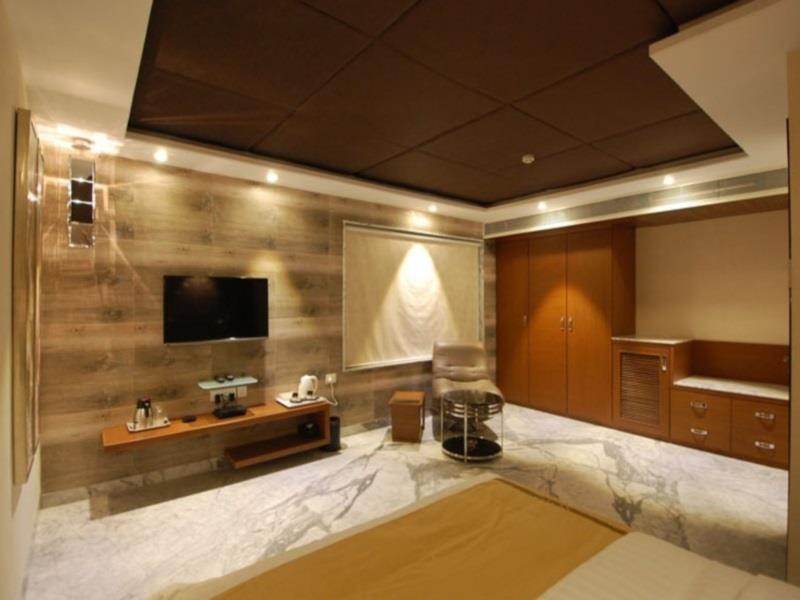 Capital O 14448 Sapphire Star Hotel 3*