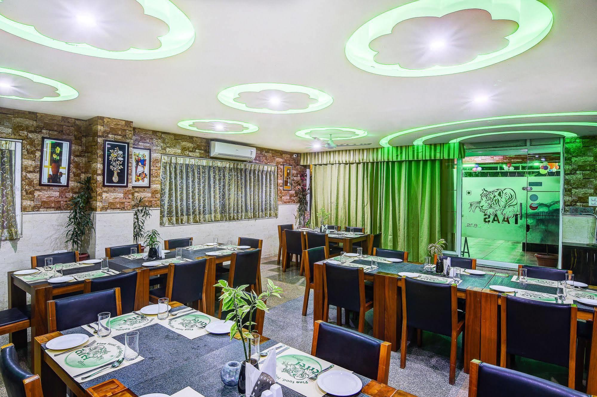 Capital O 14448 Sapphire Star Hotel 3*