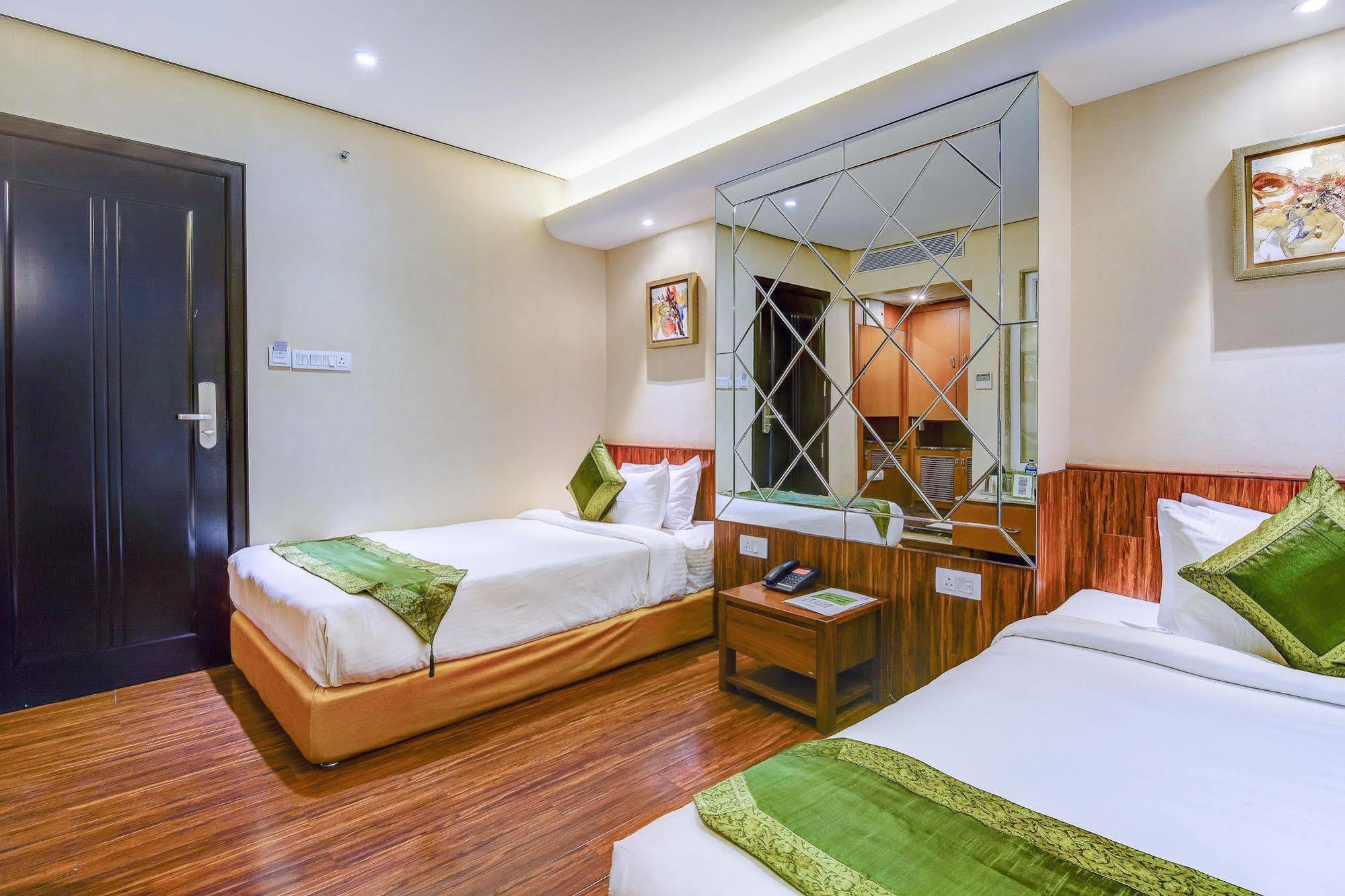Hotel Capital O 14448 Sapphire Star
