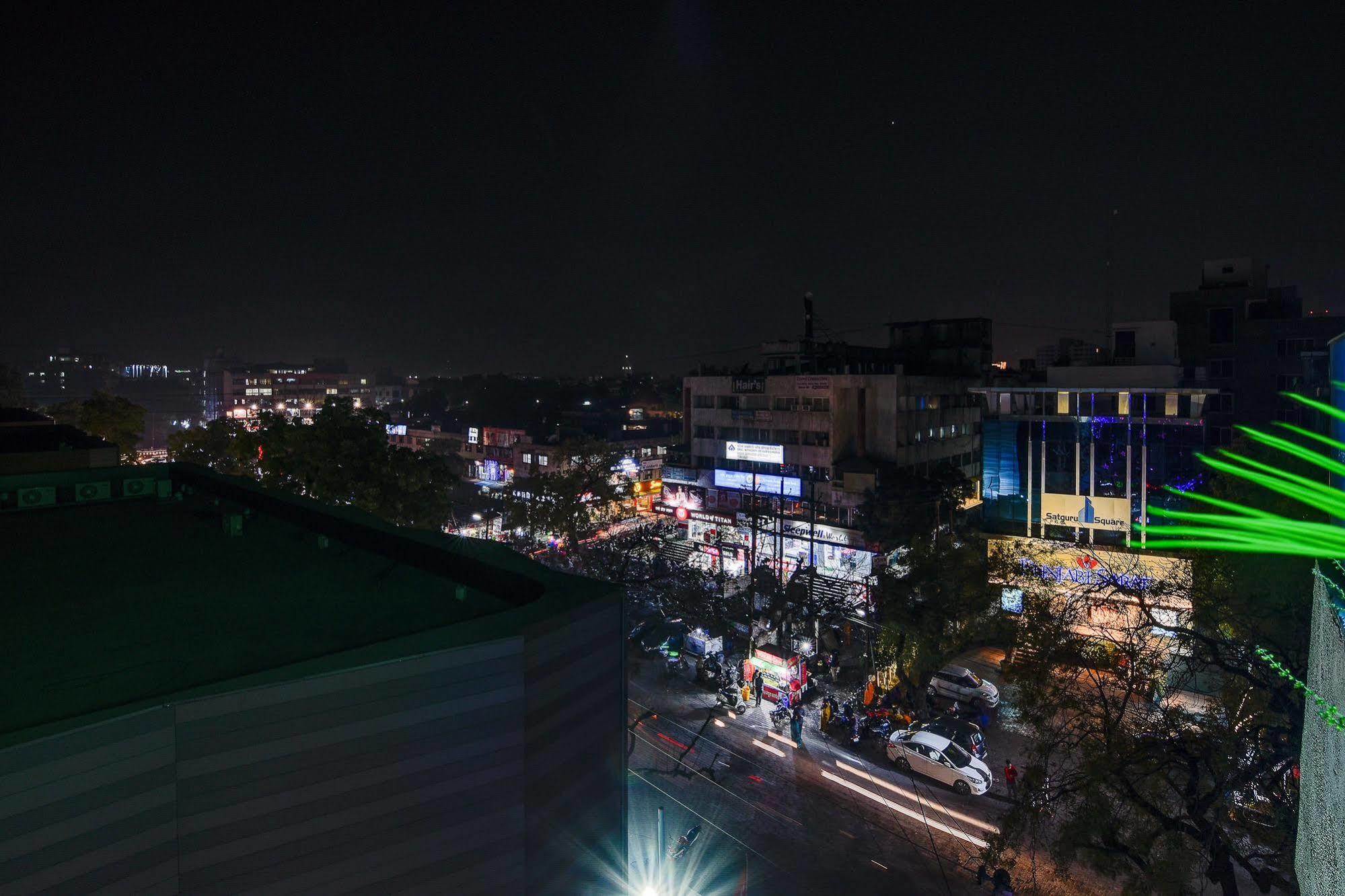 Capital O 14448 Sapphire Star Hotel Indore